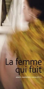 femme fuit